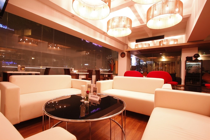 Imagen del bar/restaurante del Hotel The Embassy Sathorn. Foto 5