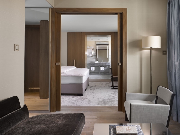 Imagen de la habitación del Hotel The Emblem. Foto 4