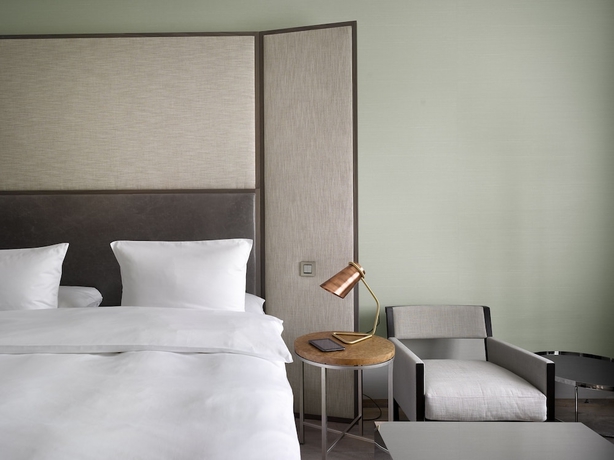 Imagen de la habitación del Hotel The Emblem. Foto 8