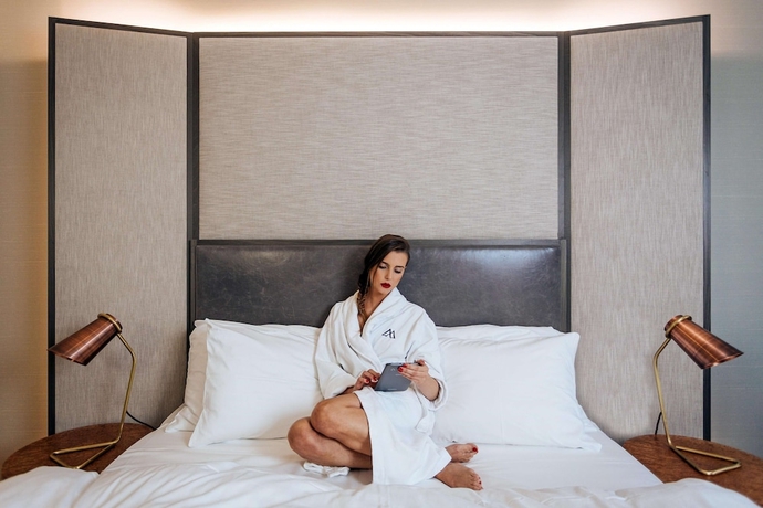 Imagen de la habitación del Hotel The Emblem. Foto 10