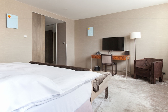 Imagen de la habitación del Hotel The Emblem. Foto 12