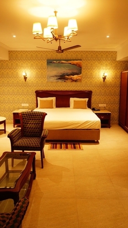 Imagen de la habitación del Hotel The Emerald Club. Foto 10