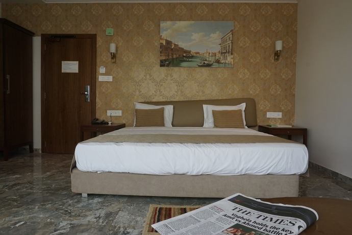 Imagen de la habitación del Hotel The Emerald Club. Foto 11
