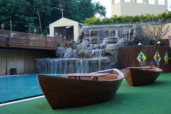 Imagen de la piscina del Hotel The Emerald Resort, Pune. Foto 18