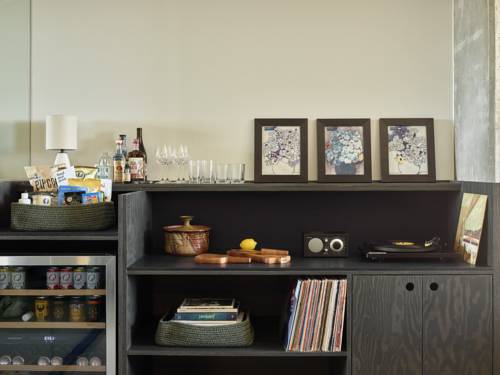 Imagen de la habitación del Hotel The Emily. Foto 6