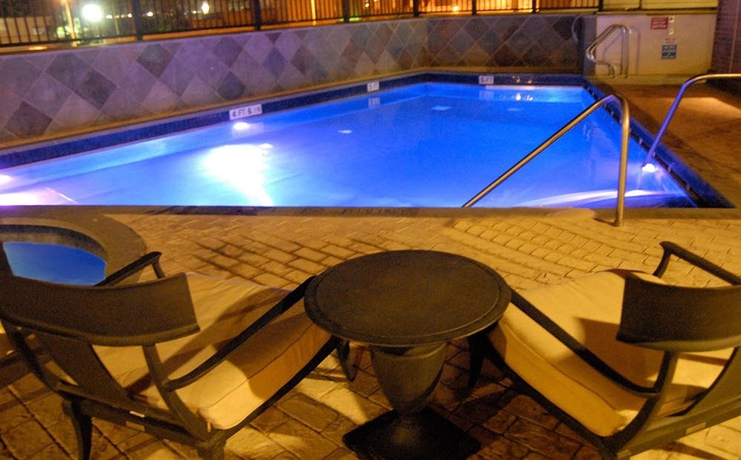 Imagen de la piscina del Hotel The Emily Morgan San Antonio - A Doubletree By Hilton. Foto 15