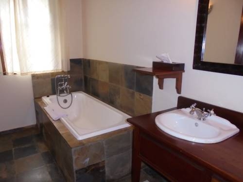 Imagen de la habitación del Hotel The Emin Pasha. Foto 2