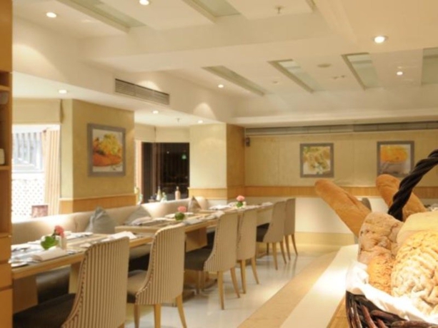 Imagen del bar/restaurante del Hotel The Emperor. Foto 4