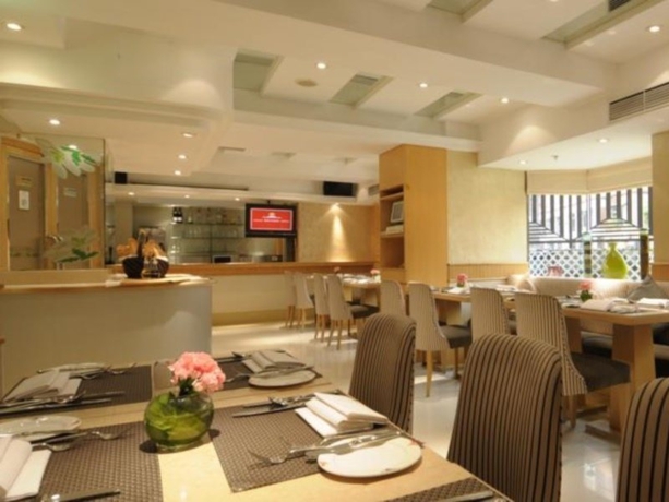 Imagen del bar/restaurante del Hotel The Emperor. Foto 5