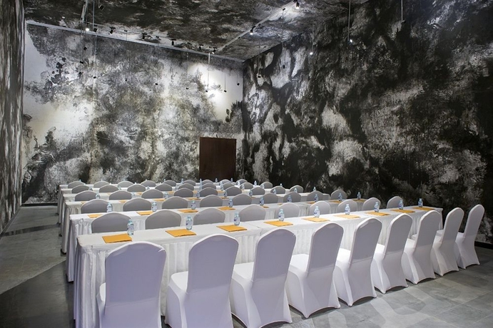 Imagen de los interiores del Hotel The Emperor Tiananmen Beijing. Foto 9