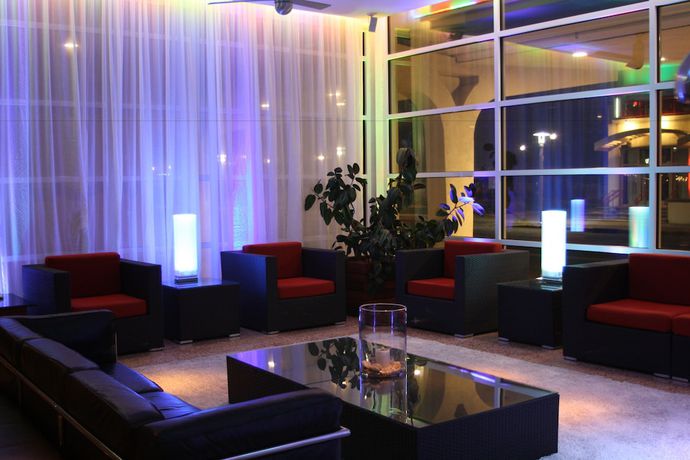 Imagen de los interiores del Hotel The Empress And Adult Nightclub. Foto 13
