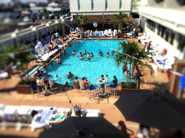 Imagen de la piscina del Hotel The Empress And Adult Nightclub. Foto 19