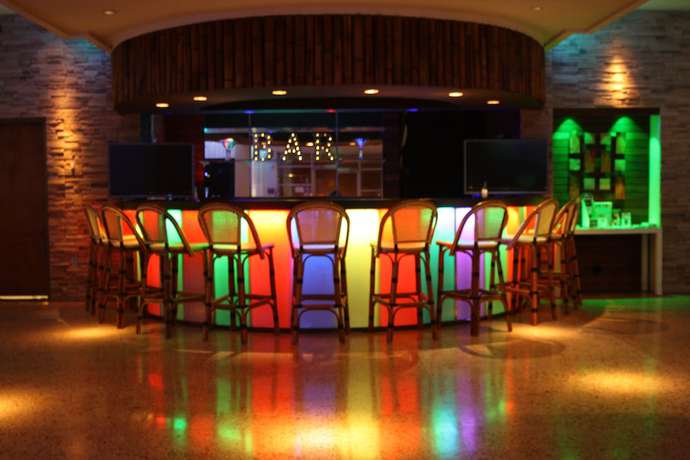 Imagen del bar/restaurante del Hotel The Empress And Adult Nightclub. Foto 3