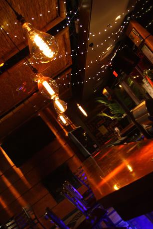 Imagen del bar/restaurante del Hotel The Empress And Adult Nightclub. Foto 4