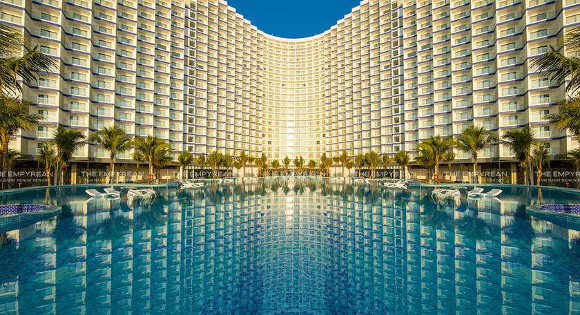 Imagen general del Hotel The Empyrean Cam Ranh Beach Resort. Foto 1