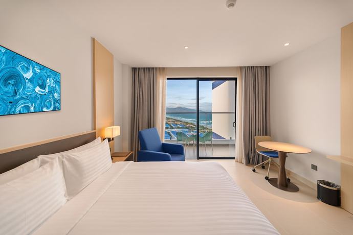 Imagen de la habitación del Hotel The Empyrean Cam Ranh Beach Resort. Foto 11