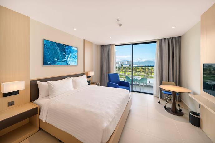 Imagen de la habitación del Hotel The Empyrean Cam Ranh Beach Resort. Foto 15