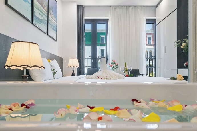 Imagen de la habitación del Hotel The Enchanted Ha Long - Bai Chay Beach. Foto 7