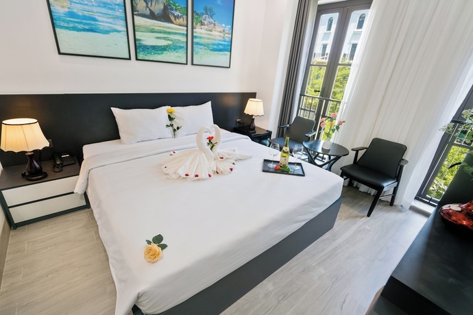 Imagen de la habitación del Hotel The Enchanted Ha Long - Bai Chay Beach. Foto 10