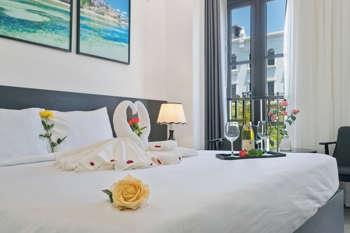 Imagen de la habitación del Hotel The Enchanted Ha Long - Bai Chay Beach. Foto 11