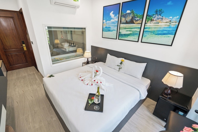 Imagen de la habitación del Hotel The Enchanted Ha Long - Bai Chay Beach. Foto 12