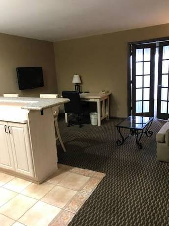 Imagen de la habitación del Hotel The Encinitan & Suites. Foto 15