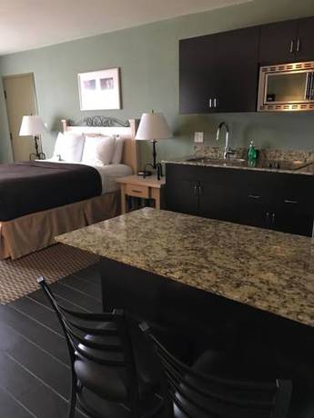 Imagen de la habitación del Hotel The Encinitan & Suites. Foto 16