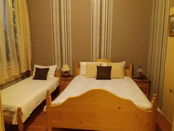 Imagen de la habitación del Hotel The English Guest House. Foto 2