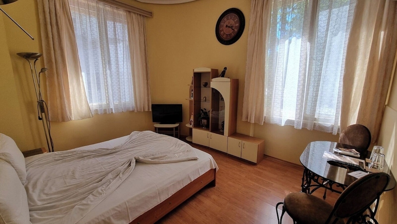 Imagen de la habitación del Hotel The English Guest House. Foto 10