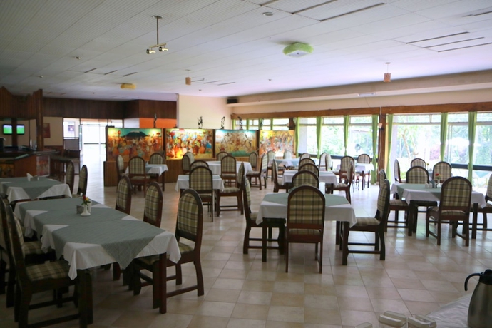Imagen del bar/restaurante del Hotel The Equator. Foto 4