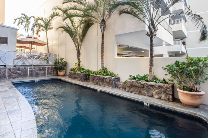 Imagen de la piscina del Hotel The Equus. Foto 16