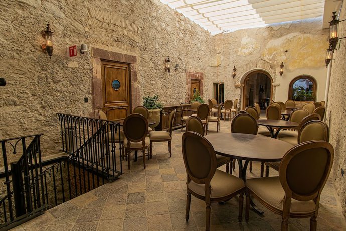 Imagen del bar/restaurante del Hotel The Essentia - Sma. Foto 2
