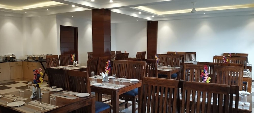 Imagen del bar/restaurante del Hotel The Euphoria Grand. Foto 7