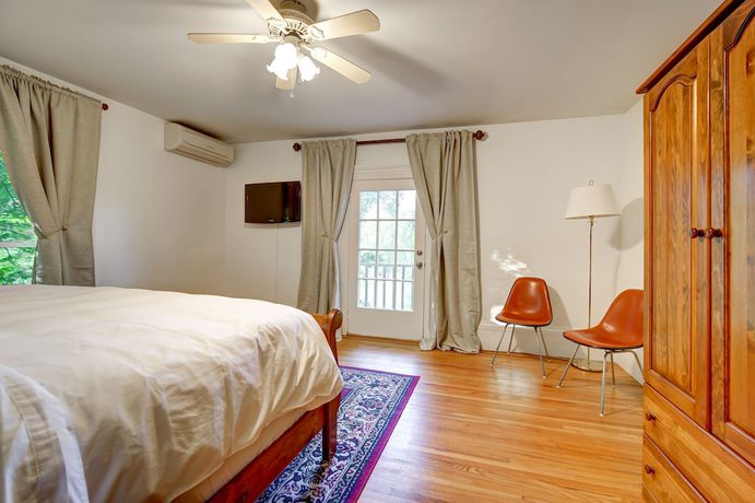 Imagen de la habitación del Hotel The Evangeline. Foto 16