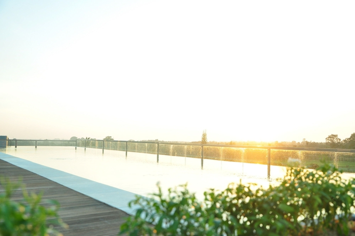 Imagen de la piscina del Hotel The Evitel Resort Ubud. Foto 15