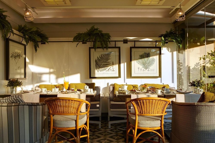 Imagen del bar/restaurante del Hotel The Excelsior Small Luxury Hotels Of The World. Foto 2