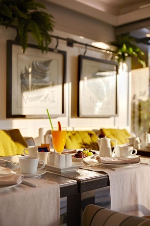 Imagen del bar/restaurante del Hotel The Excelsior Small Luxury Hotels Of The World. Foto 3