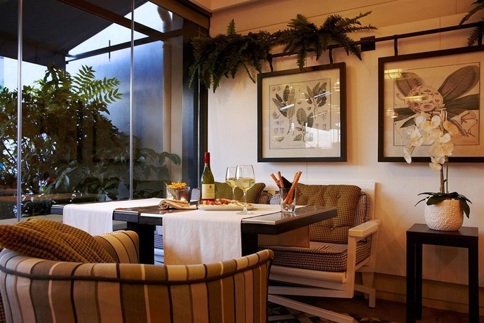 Imagen del bar/restaurante del Hotel The Excelsior Small Luxury Hotels Of The World. Foto 4