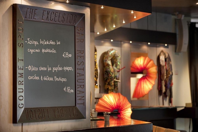 Imagen del bar/restaurante del Hotel The Excelsior Small Luxury Hotels Of The World. Foto 5