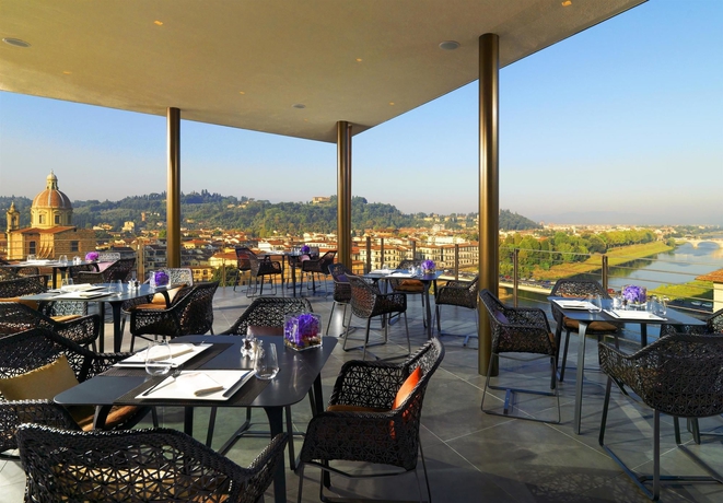 Imagen del bar/restaurante del Hotel The Excelsior, a Luxury Collection. Foto 3