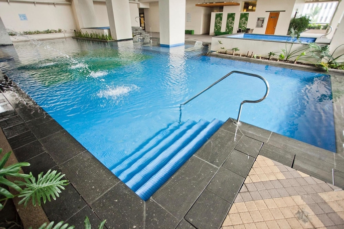 Imagen de la piscina del Hotel The Exchange Regency Residence. Foto 15