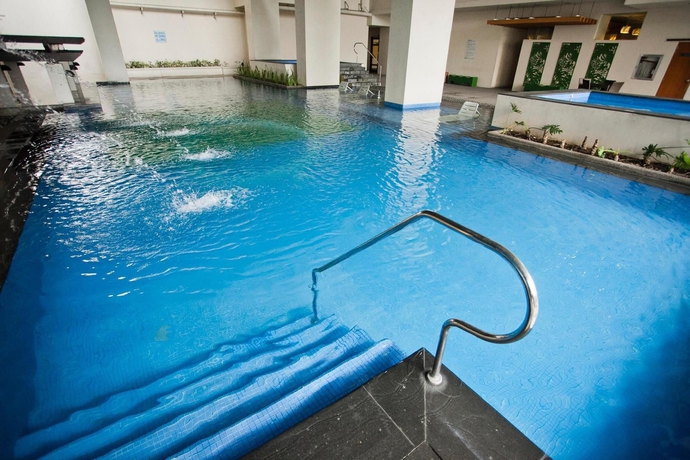 Imagen de la piscina del Hotel The Exchange Regency Residence. Foto 16