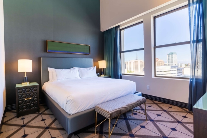 Imagen de la habitación del Hotel The Exchange Sacramento, Curio Collection by Hilton. Foto 9