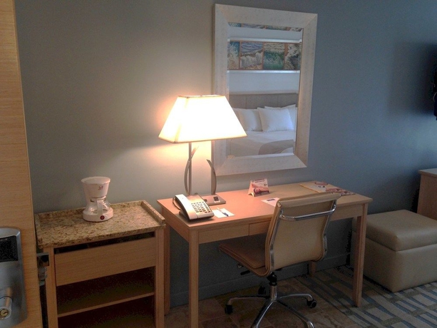 Imagen de la habitación del Hotel The Executive. Foto 5