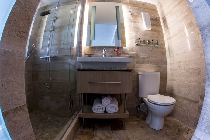 Imagen de la habitación del Hotel The Executive. Foto 8