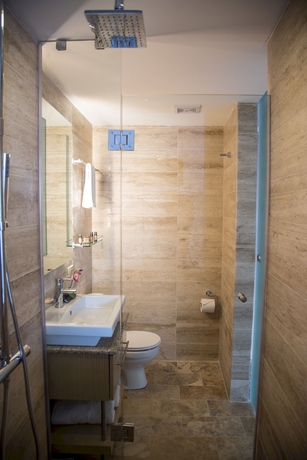 Imagen de la habitación del Hotel The Executive. Foto 9