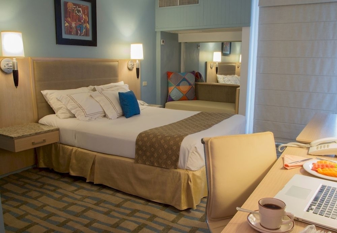 Imagen de la habitación del Hotel The Executive. Foto 10