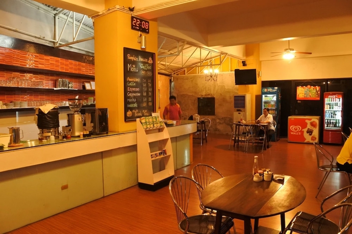Imagen del bar/restaurante del Hotel The Executive House. Foto 4