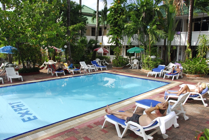 Imagen de la piscina del Hotel The Expat. Foto 13