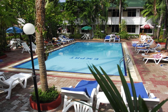 Imagen de la piscina del Hotel The Expat. Foto 14